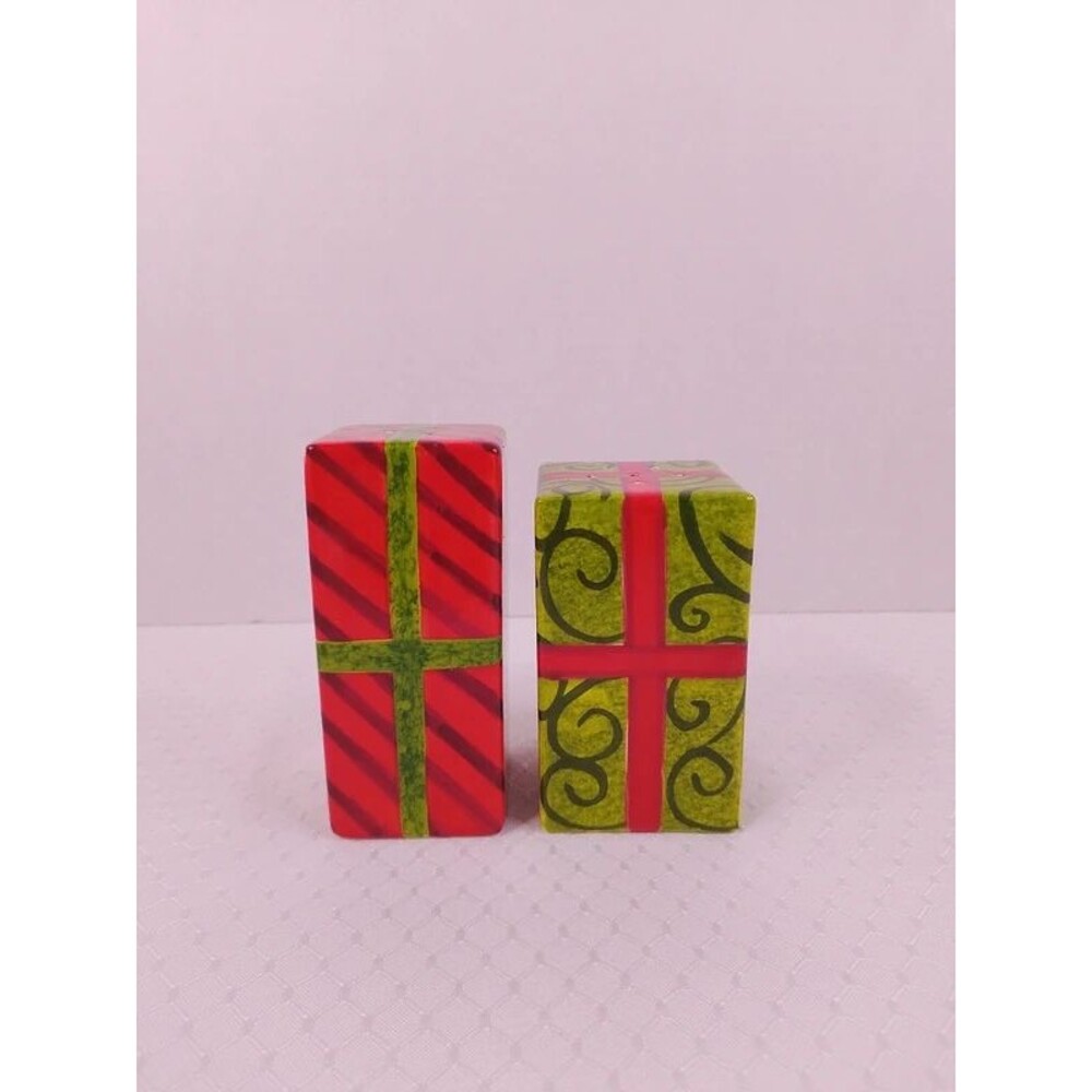 Vintage Department 56 Candlelight Christmas Gift Box Salt & Pepper Shakers Set